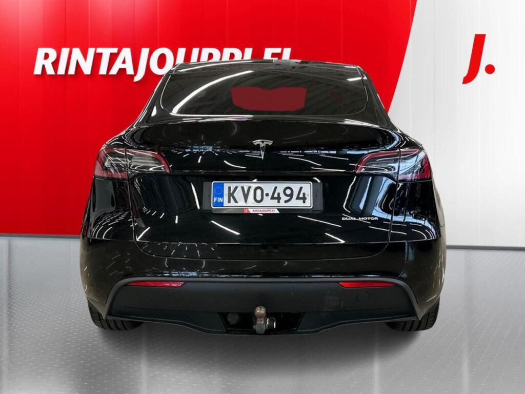 Tesla Model Y 2023 Musta