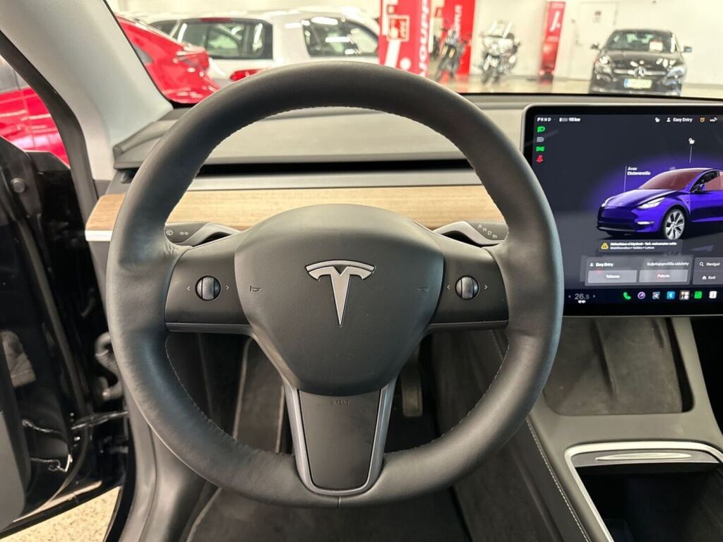 Tesla Model Y 2023 Musta