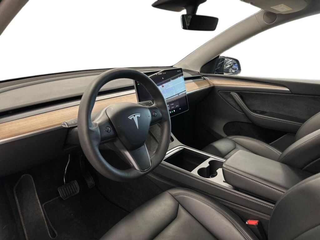 Tesla Model Y 2023 Musta