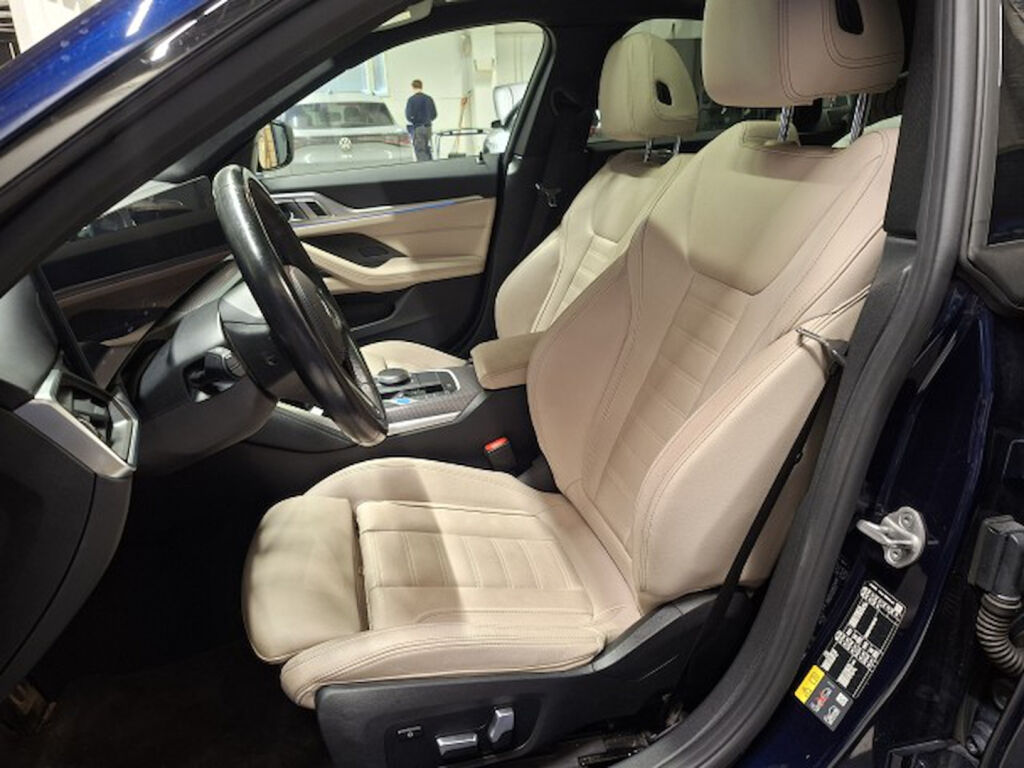 BMW i4 2024 Sininen