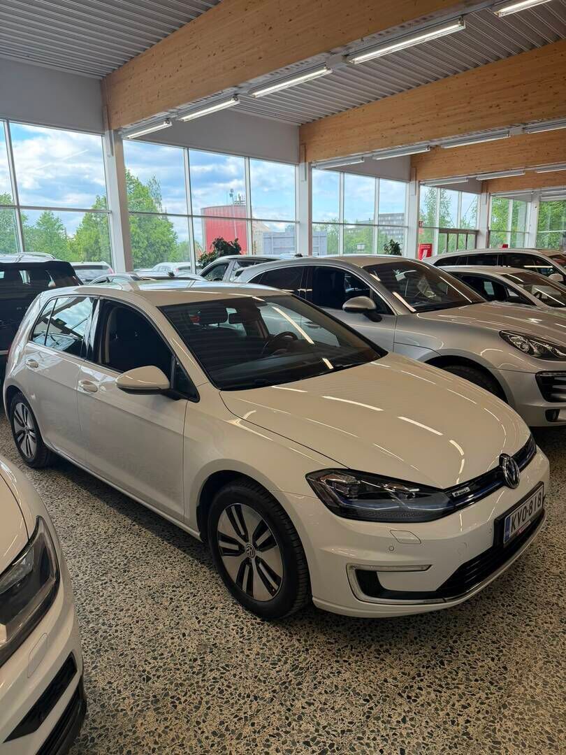 Volkswagen Golf 2018 Valkoinen