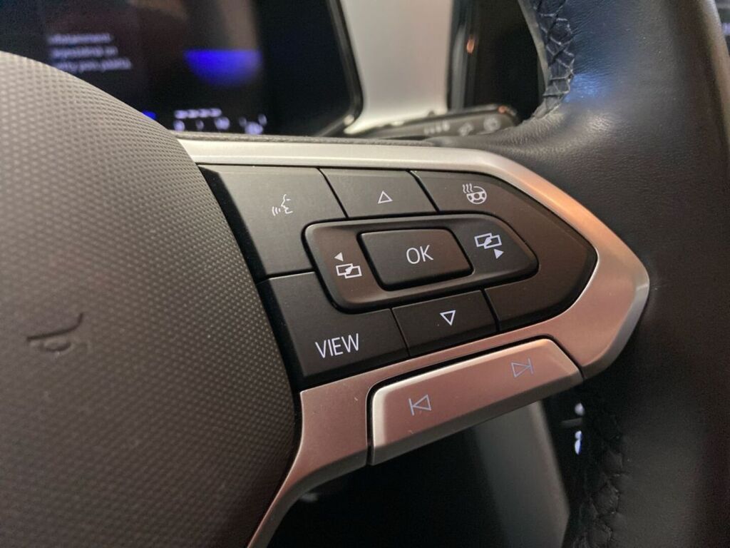 Volkswagen T-Roc 2023 Punainen