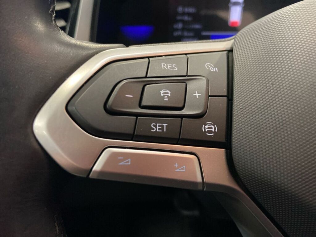 Volkswagen T-Roc 2023 Punainen