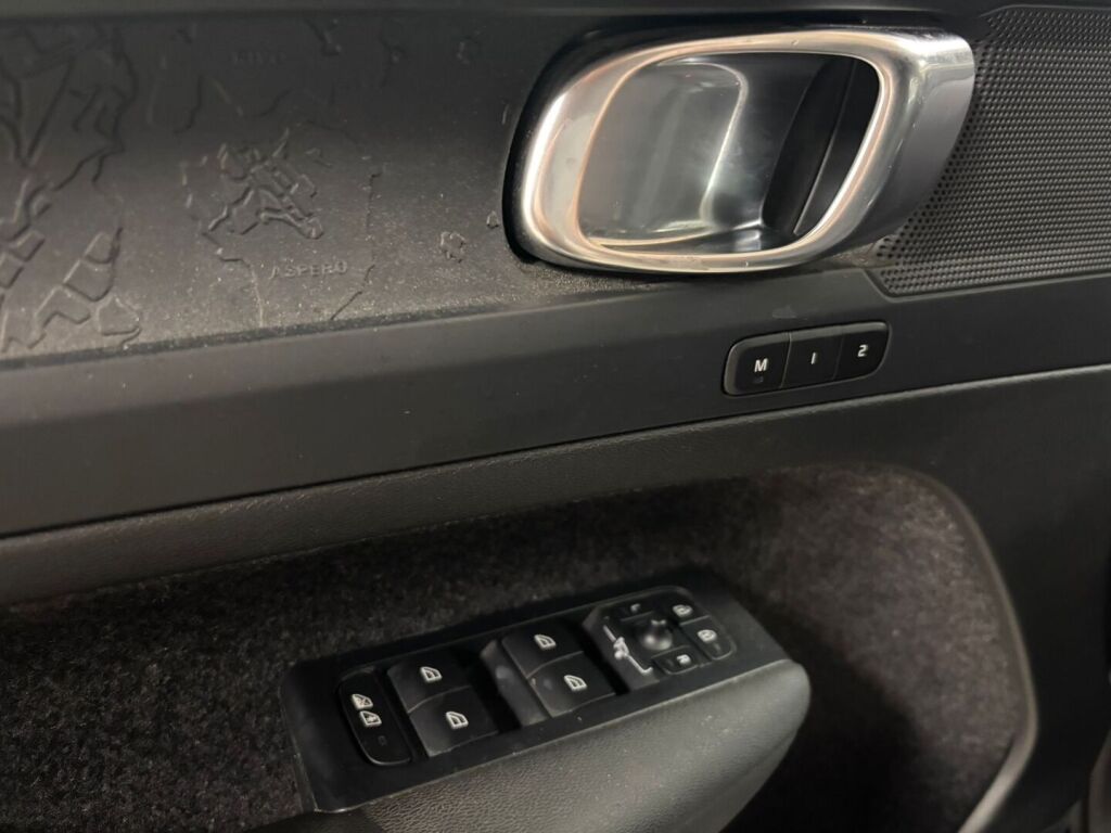 Volvo XC40 2023 Ruskea (beige)