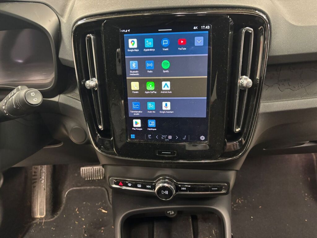 Volvo XC40 2023 Ruskea (beige)