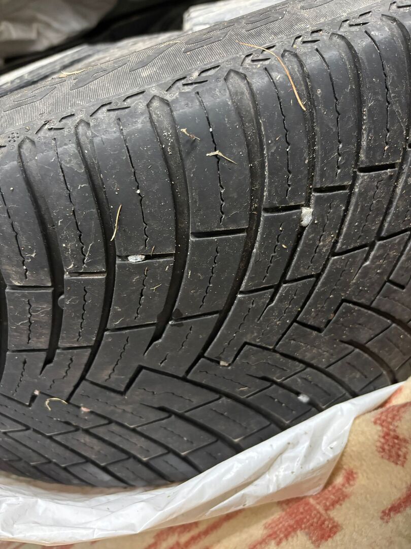 Volvo XC40 2023 Ruskea (beige)