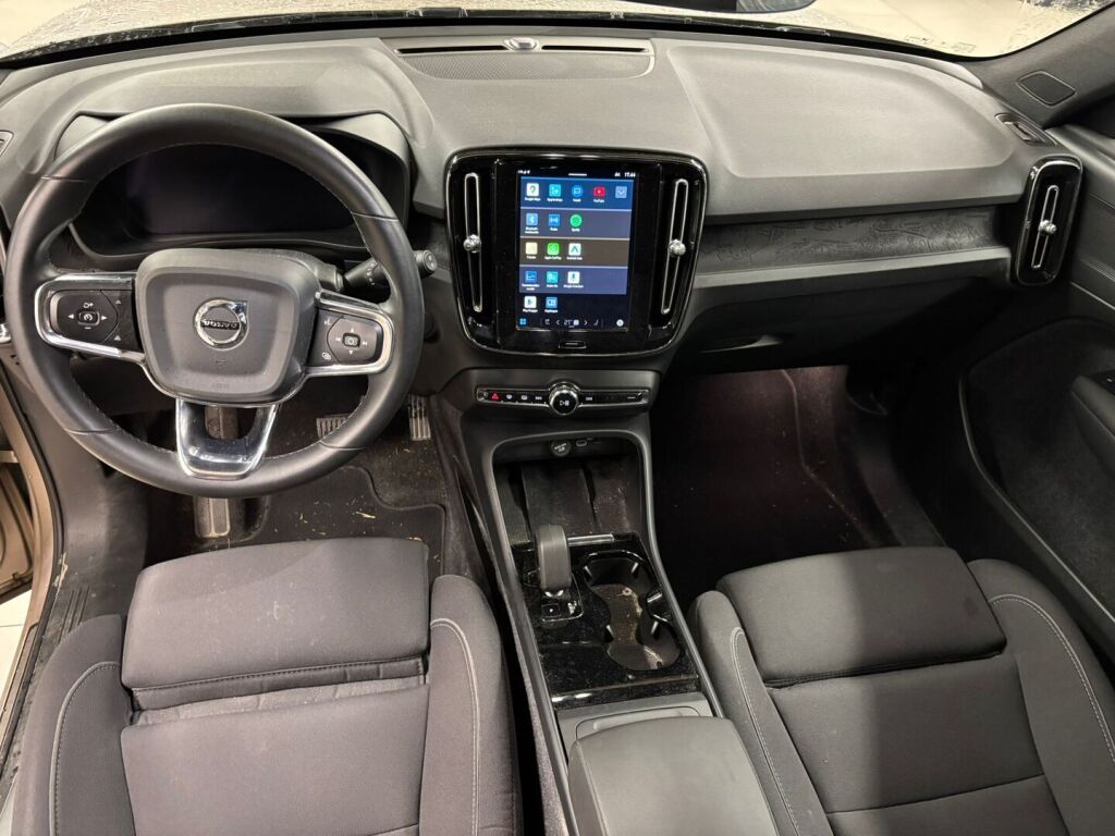 Volvo XC40 2023 Ruskea (beige)