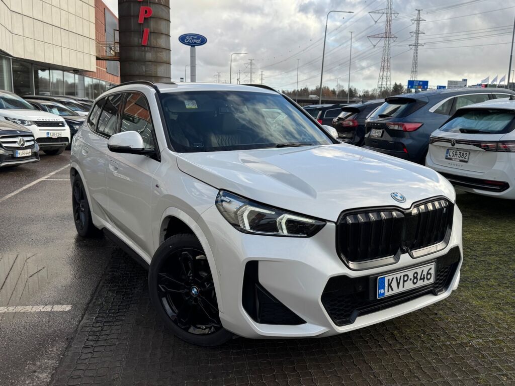 BMW iX1 2024 Valkoinen