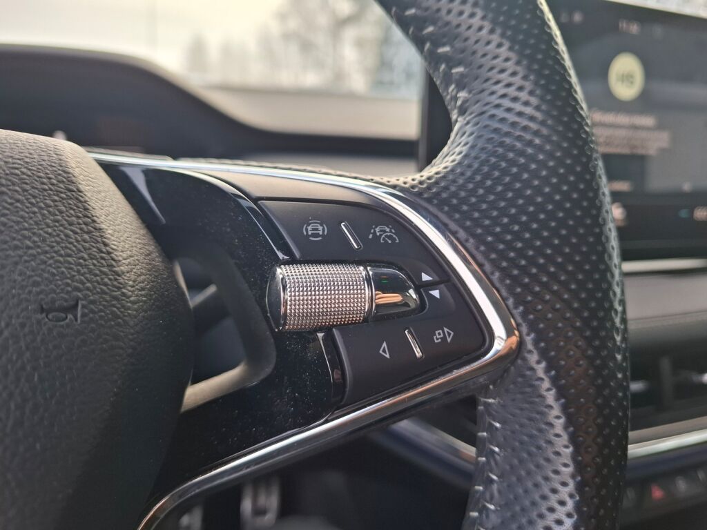 Skoda Enyaq 2024 Sininen