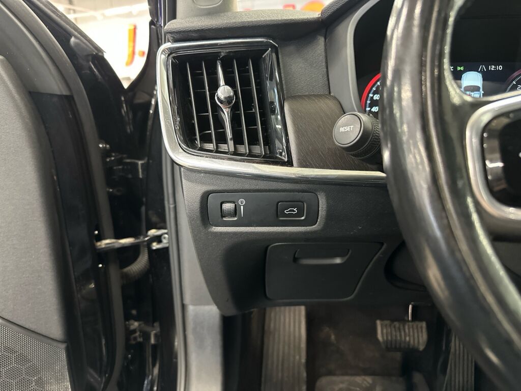 Volvo V90 Cross Country 2017 Musta