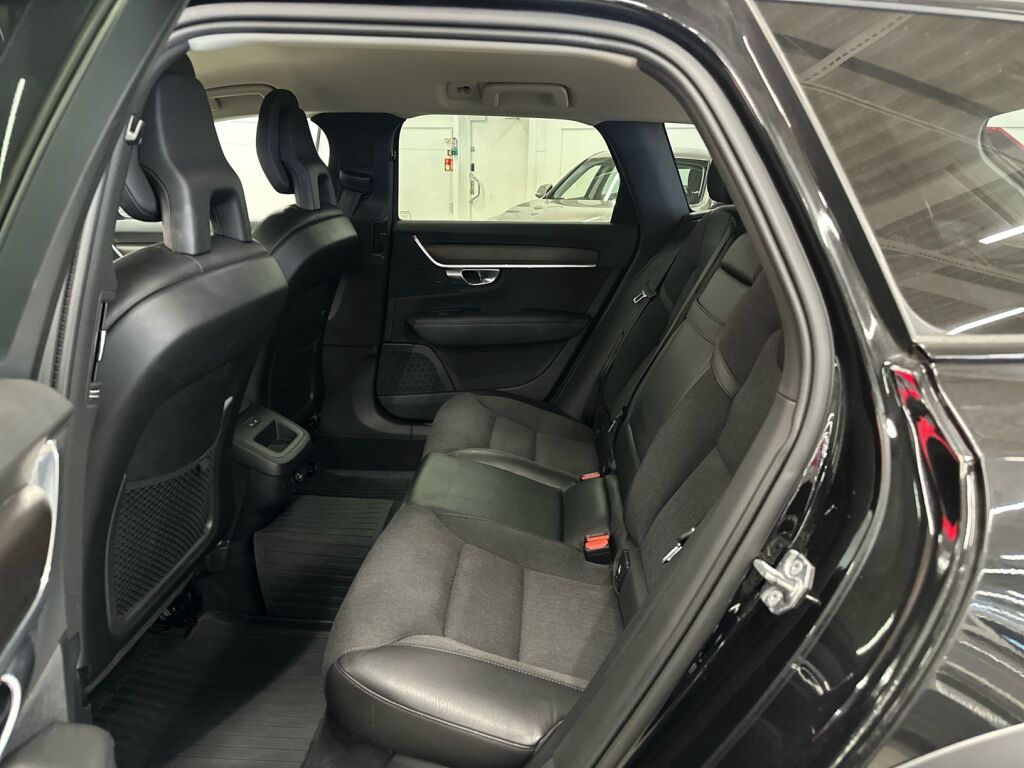 Volvo V90 Cross Country 2017 Musta