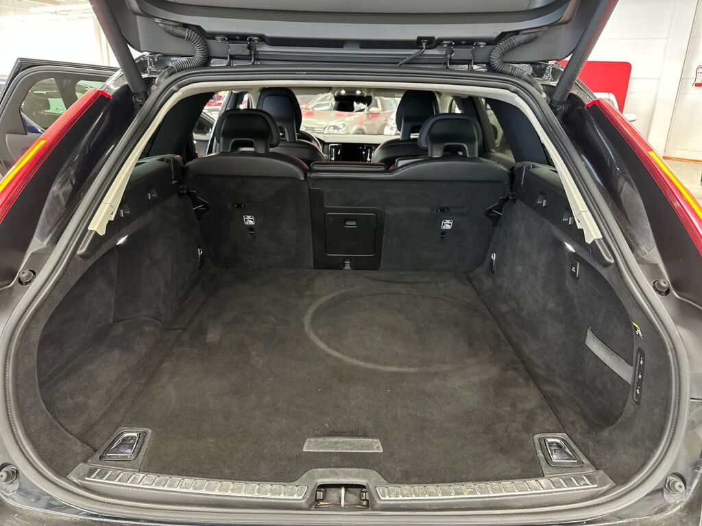 Volvo V90 Cross Country 2017 Musta