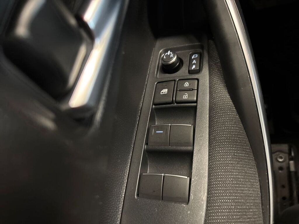Toyota Corolla 2024 Valkoinen