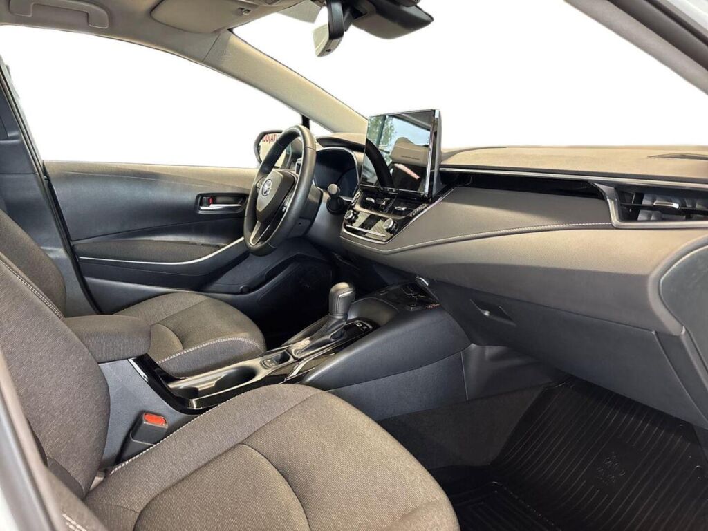 Toyota Corolla 2024 Valkoinen