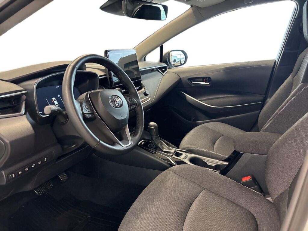 Toyota Corolla 2024 Valkoinen