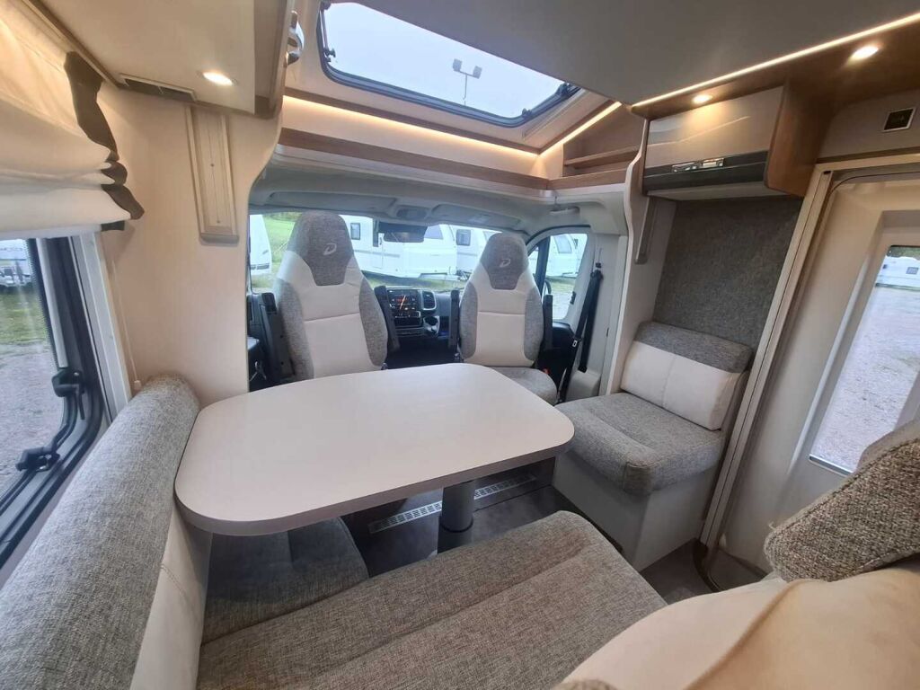 Dethleffs Trend T 7057 DBM EB 2024 Valkoinen