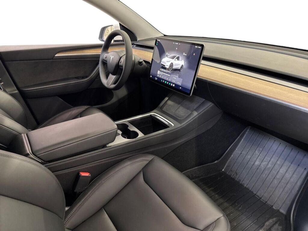 Tesla Model Y 2022 Valkoinen