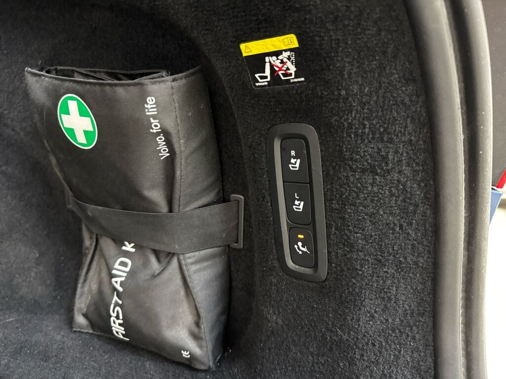 Volvo V90 2019 Sininen