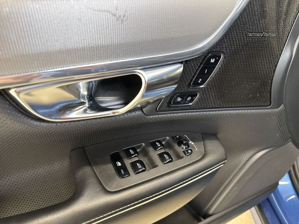 Volvo V90 2019 Sininen