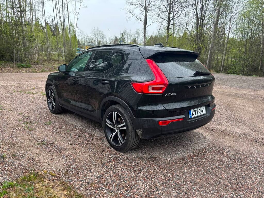 Volvo XC40 2021 Musta