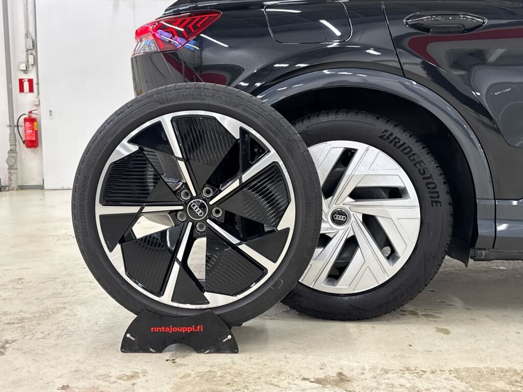 Audi Q4 e-tron 2022 Musta