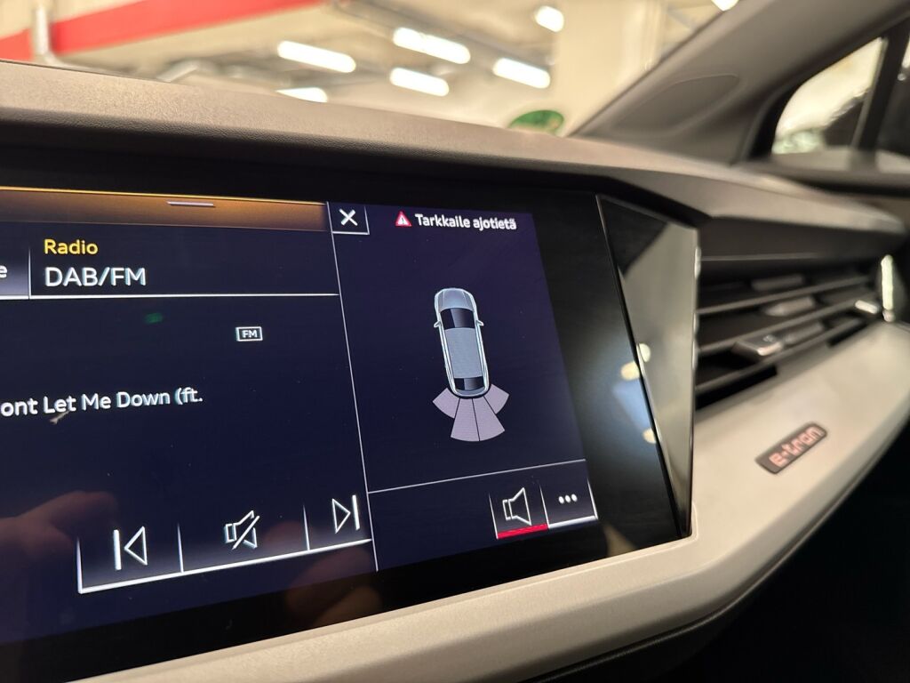 Audi Q4 e-tron 2022 Musta