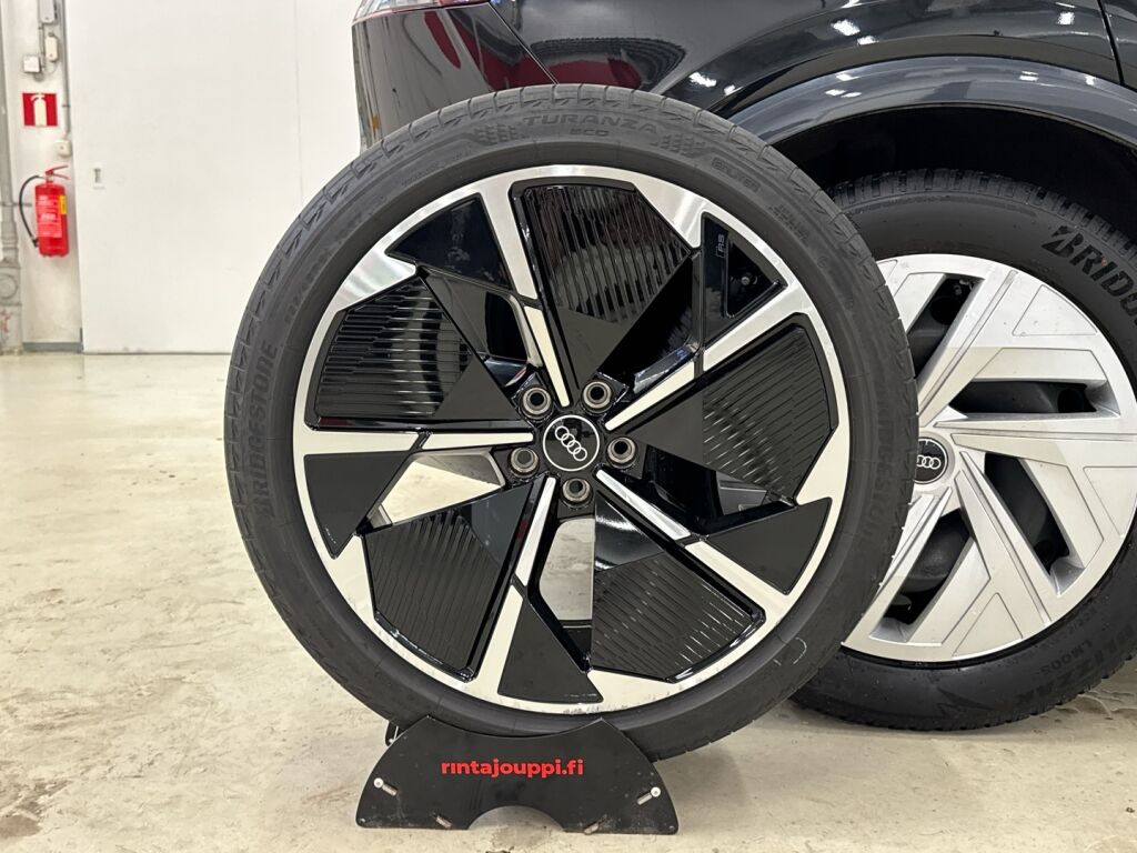 Audi Q4 e-tron 2022 Musta