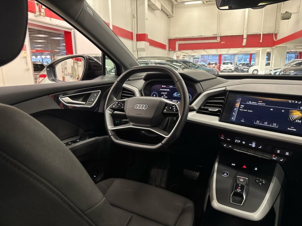 Audi Q4 e-tron 2022 Musta
