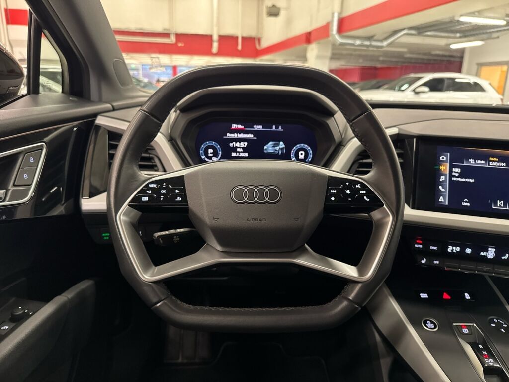 Audi Q4 e-tron 2022 Musta