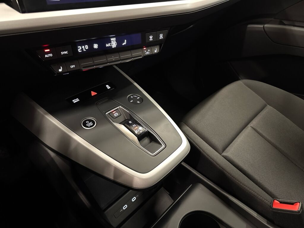 Audi Q4 e-tron 2022 Musta