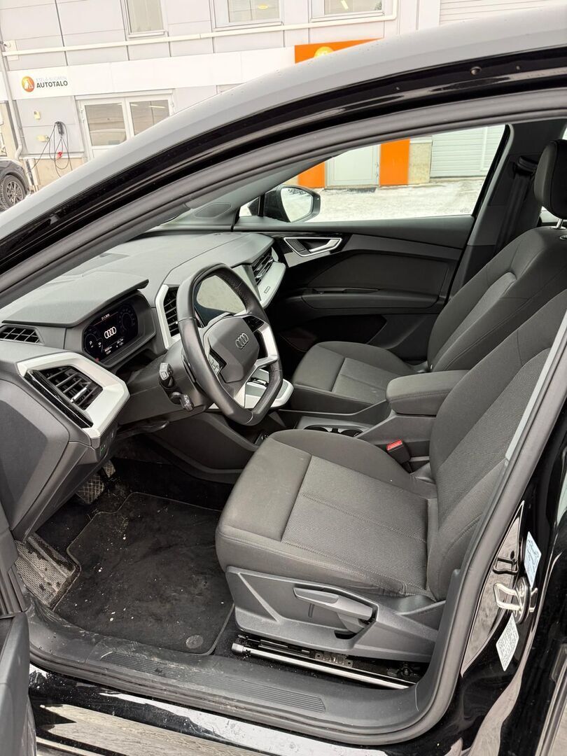 Audi Q4 e-tron 2022 Musta