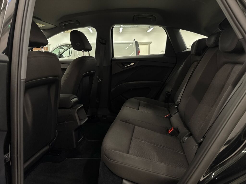 Audi Q4 e-tron 2022 Musta