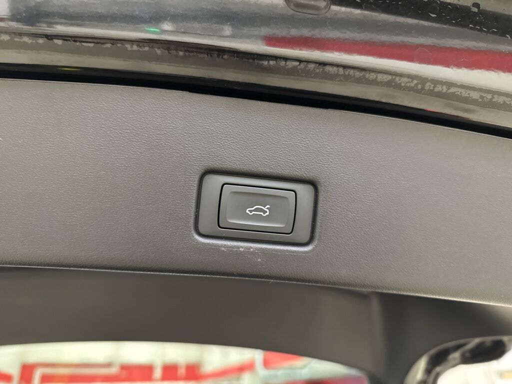 Audi Q4 e-tron 2022 Musta