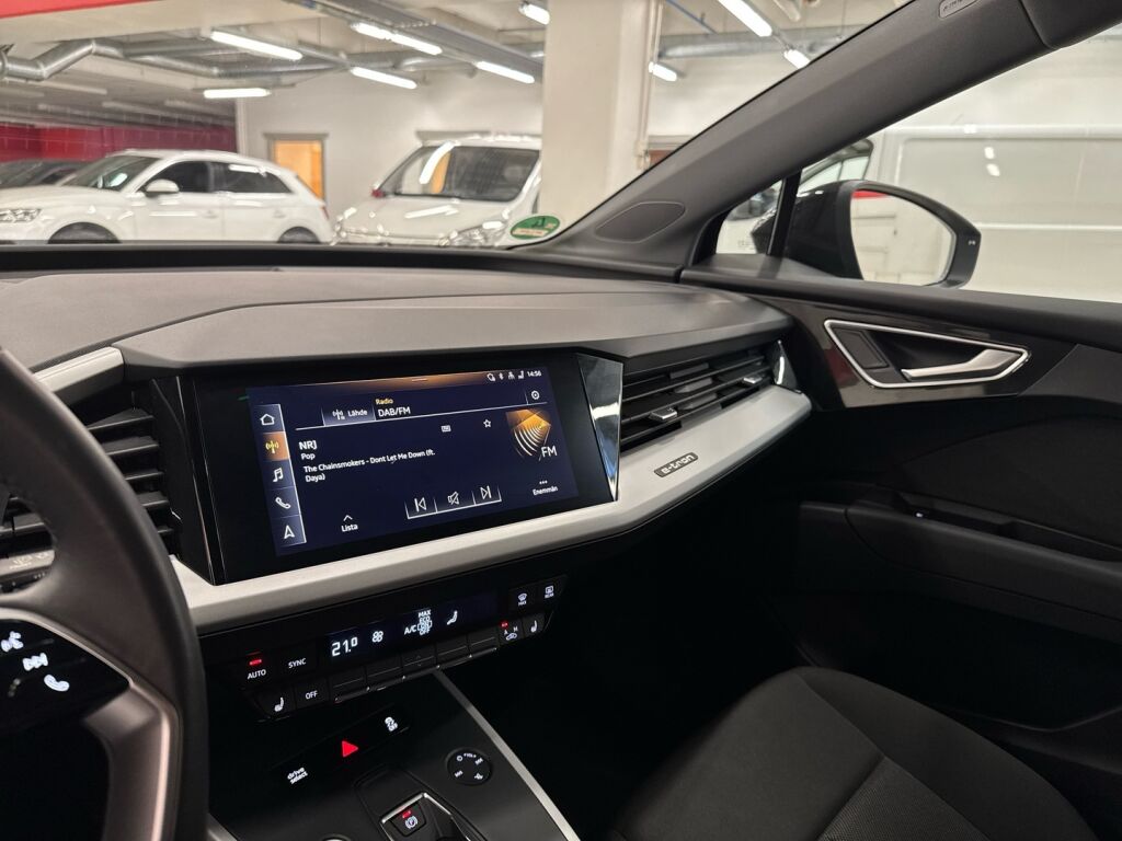 Audi Q4 e-tron 2022 Musta