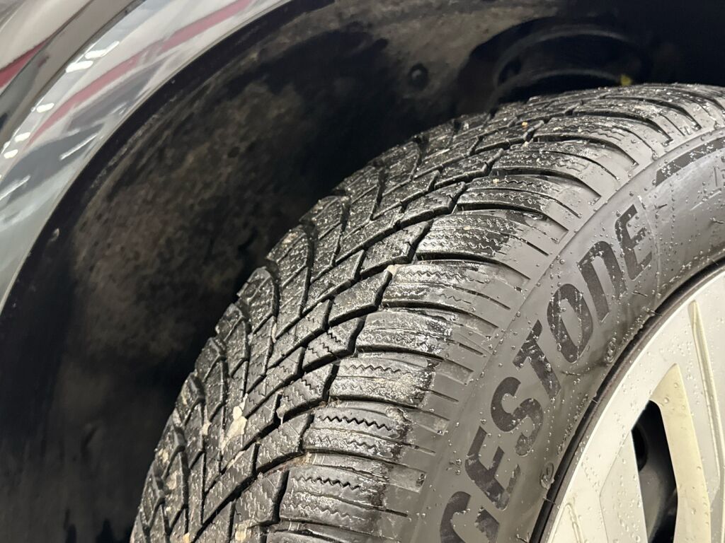 Audi Q4 e-tron 2022 Musta