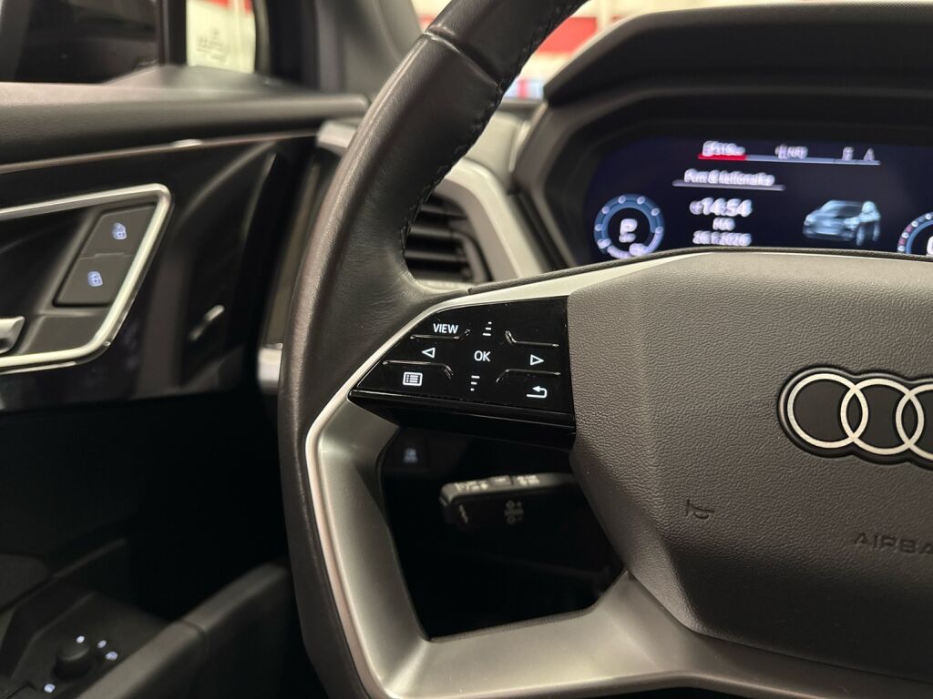 Audi Q4 e-tron 2022 Musta