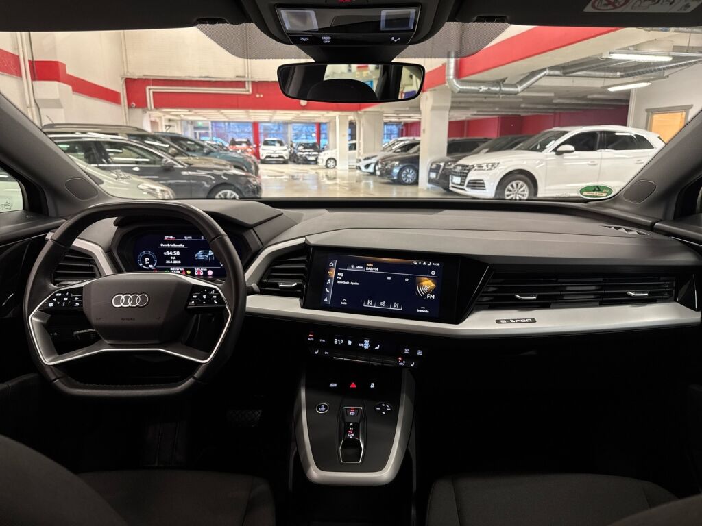 Audi Q4 e-tron 2022 Musta