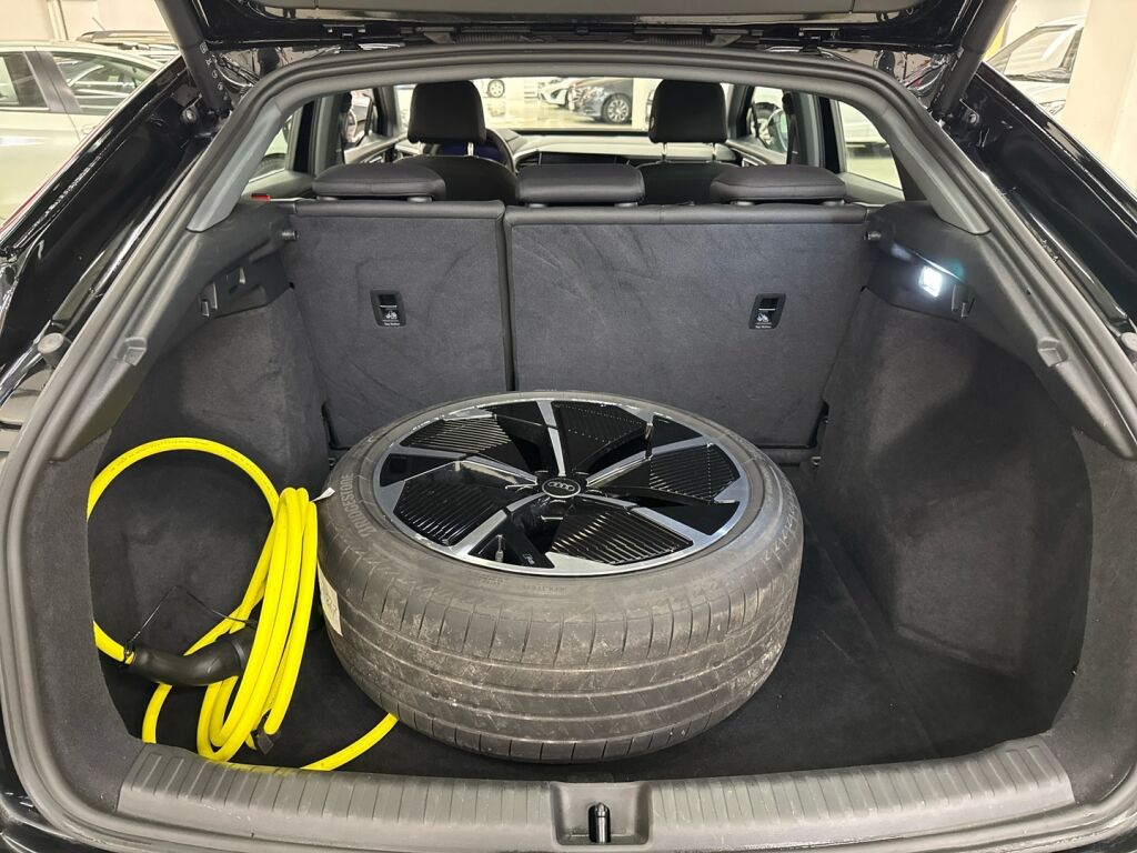 Audi Q4 e-tron 2022 Musta