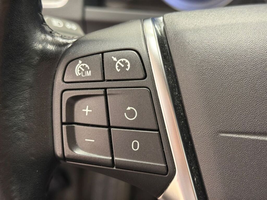 Volvo V60 2012 Punainen