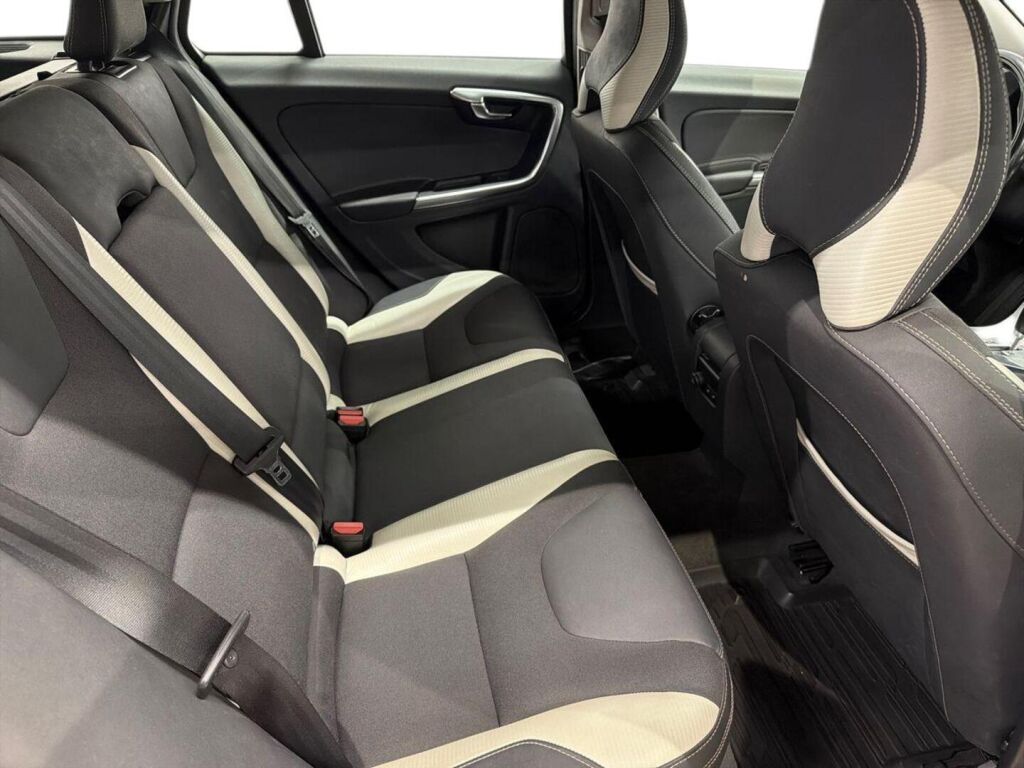 Volvo V60 2012 Punainen