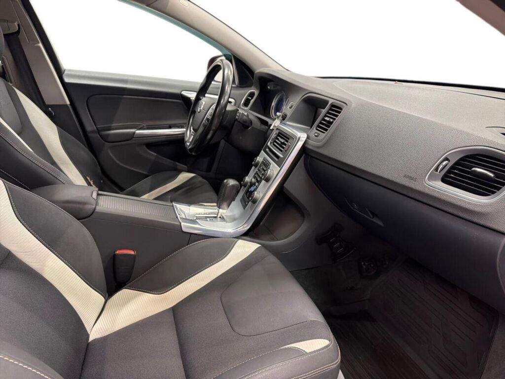 Volvo V60 2012 Punainen