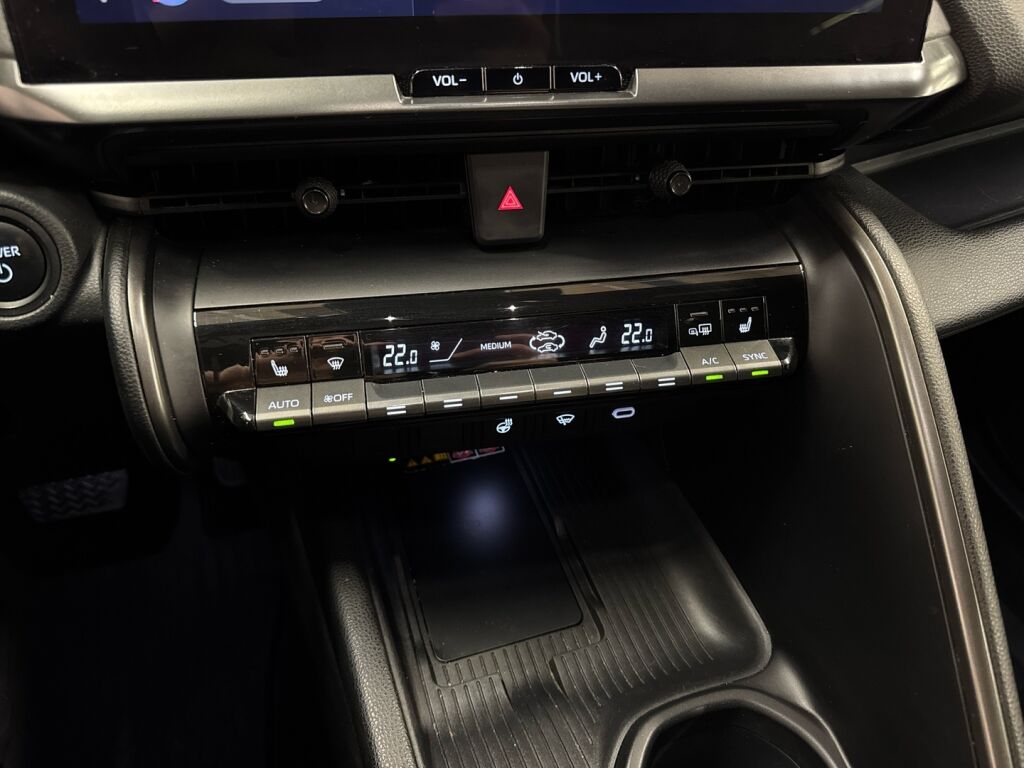 Toyota C-HR 2024 Valkoinen