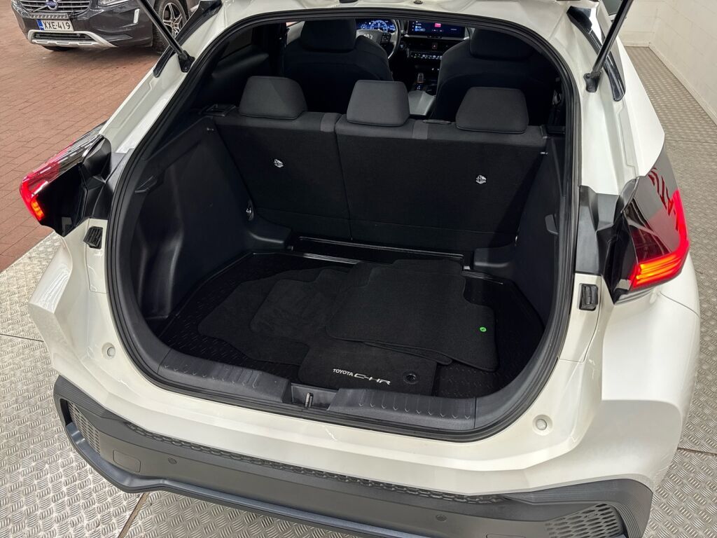 Toyota C-HR 2024 Valkoinen