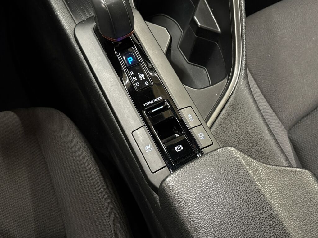 Toyota C-HR 2024 Valkoinen