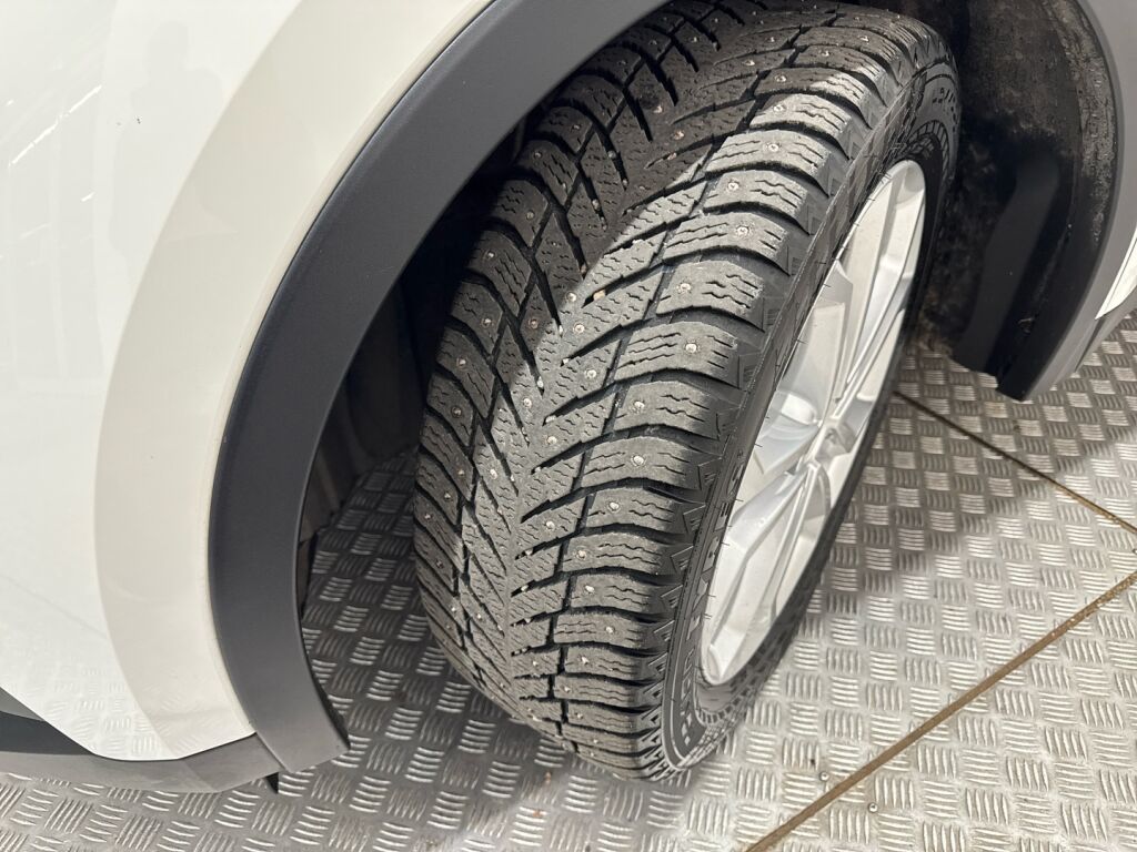 Toyota C-HR 2024 Valkoinen