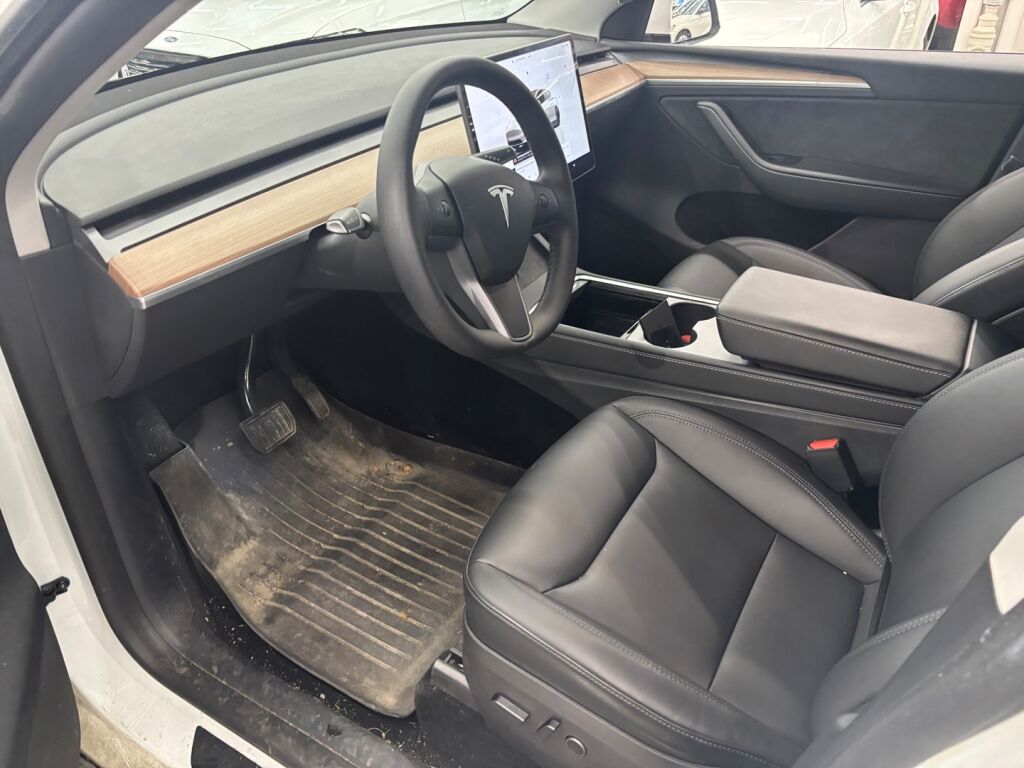 Tesla Model Y 2023 Valkoinen