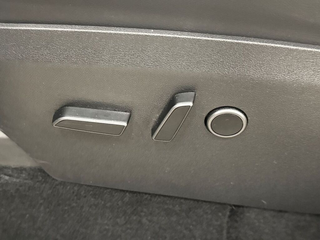 Tesla Model Y 2023 Valkoinen