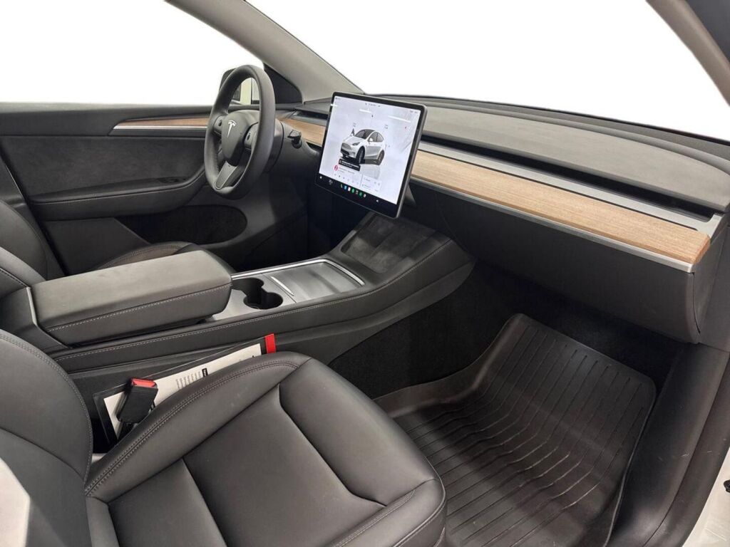Tesla Model Y 2023 Valkoinen