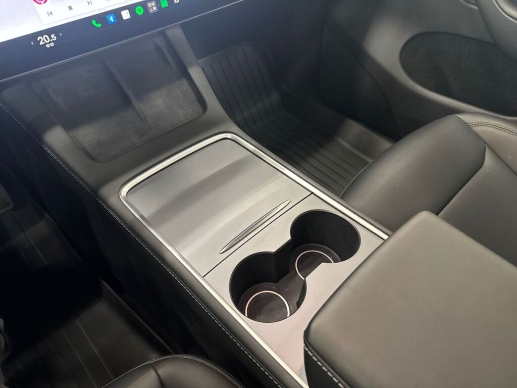 Tesla Model Y 2023 Valkoinen