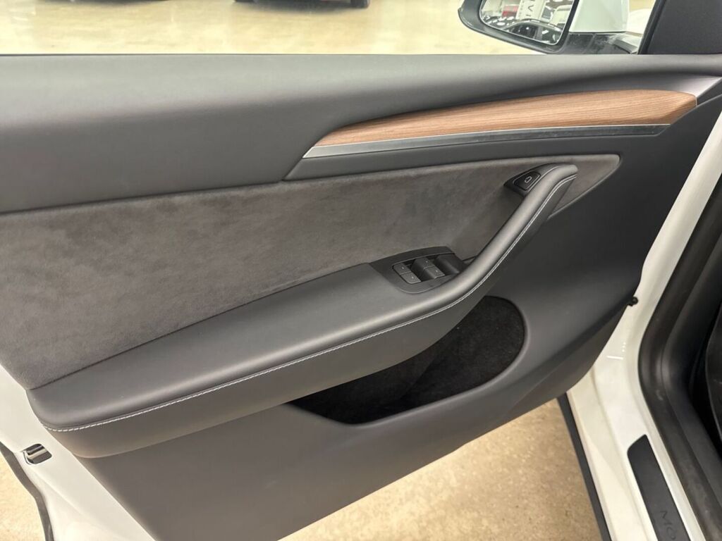 Tesla Model Y 2023 Valkoinen
